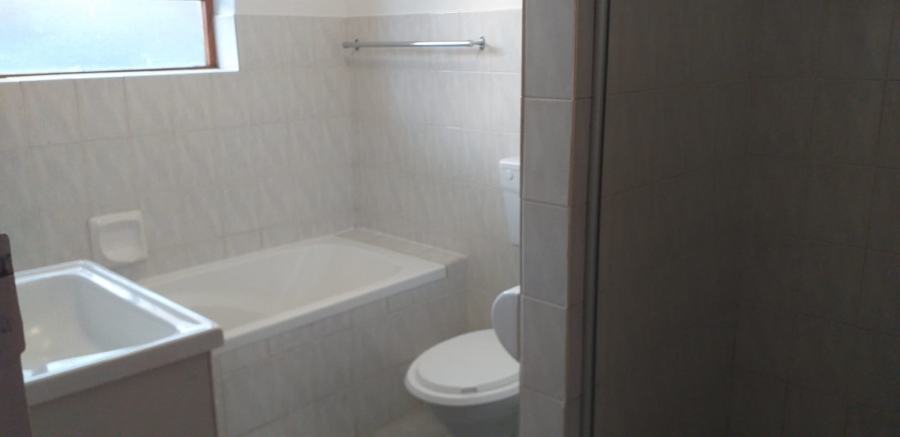 To Let 3 Bedroom Property for Rent in Oakglen Western Cape